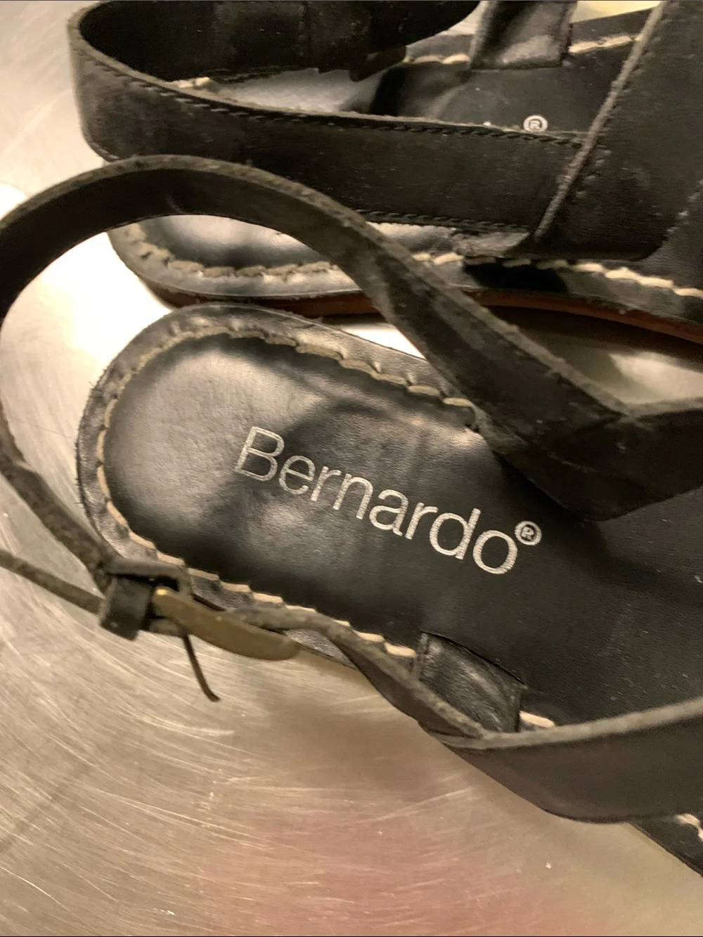 Bernardo Black Leather Toe Loop Maverick Sandals - Size 8